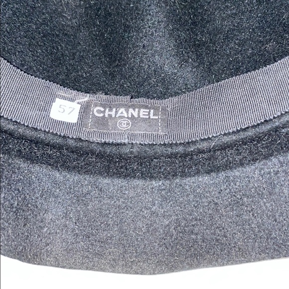 Iconic Vintage Chanel Black Felt Cloche Hat - Picture 12 of 17